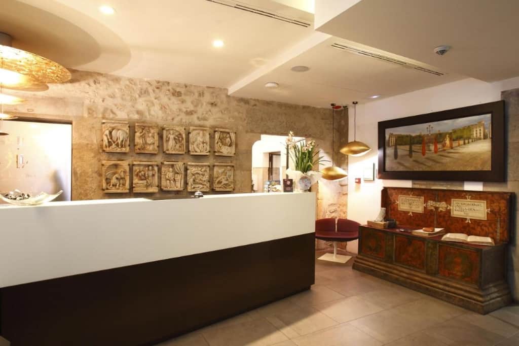 Hotel Museu Llegendes de Girona - a historic, cozy and unique accommodation within walking distance of the famous Jewish quarter