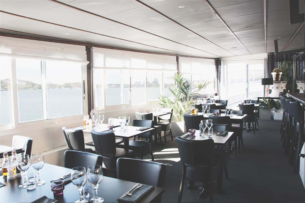 Malardrottningen Yacht Hotel - a historic boat hotel with stylish decor2