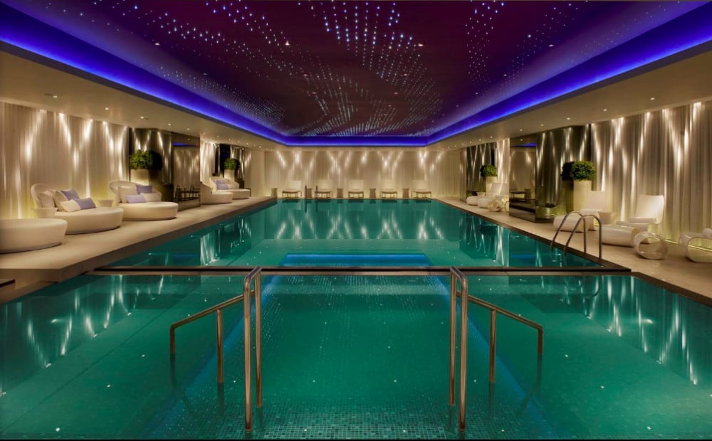 Swimming pool of The Mira hotel in Hong Kong